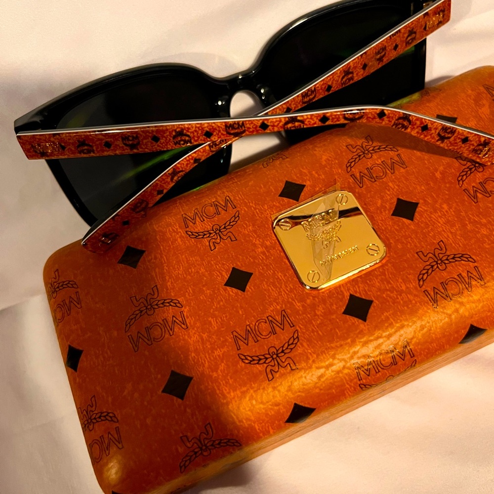 MCM classic sunglasses black tinted